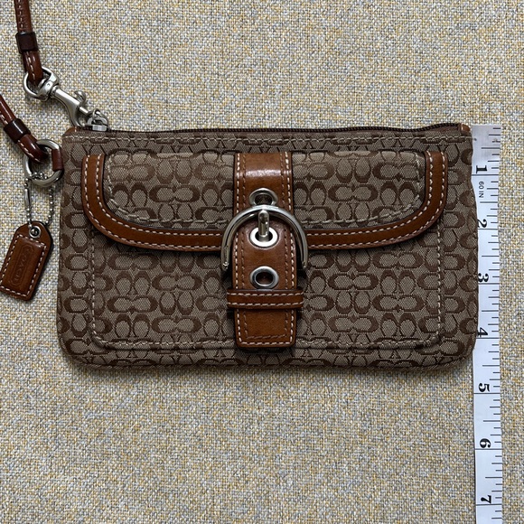 ❤️Coach signature wristlet pouch - Picture 7 of 11